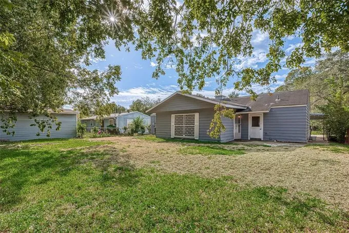 5619 Willow Glen Dr, Houston, TX 77033 for Rent