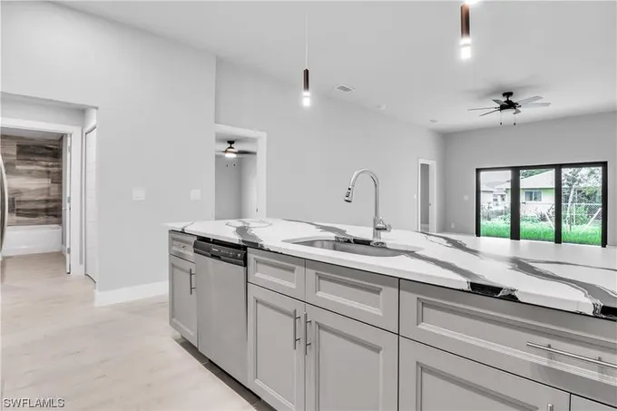 923 Southeast 14th Street, Unit 10, Cape Coral, FL 33990 for Rent