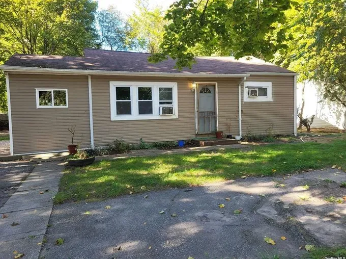 652 Doane Ave, Bellport, NY 11713 - MLS 3438407 for Sale