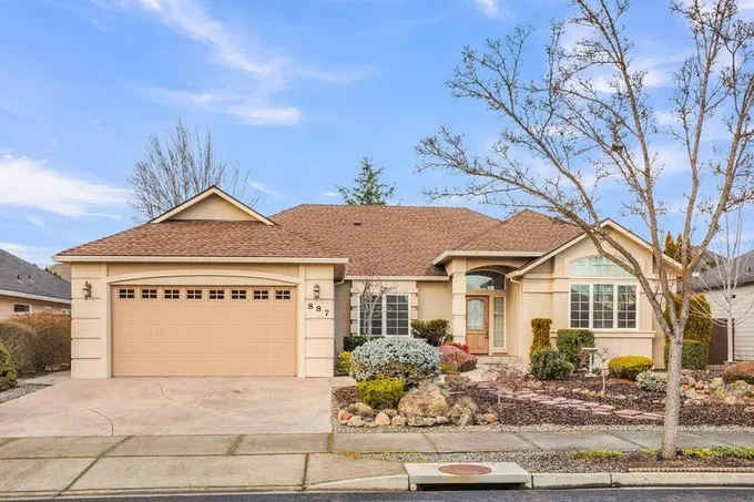 887 St Andrews Way, Eagle Point OR 97524 for Sale