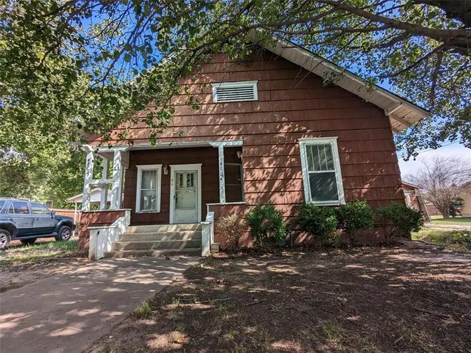410 S Grand Ave, Gainesville, TX 76240 for Sale