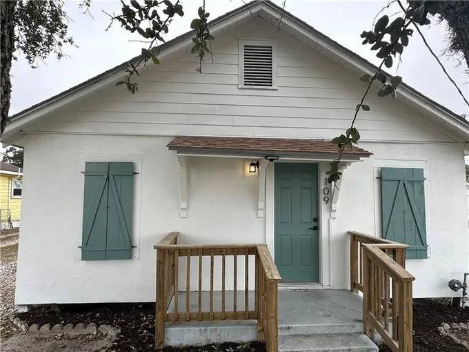 109 South Verne St, Rockport, TX 78382 for Sale