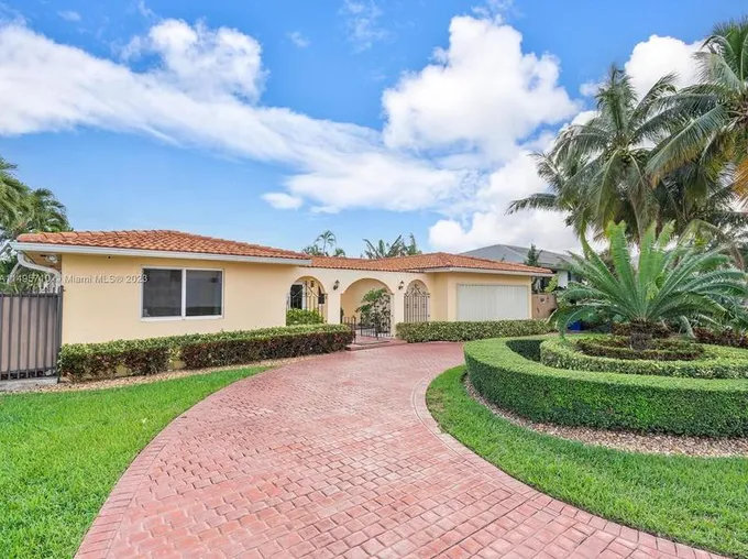 3220 NE 164th St, North Miami Beach, FL 33160 - MLS A11495710 for Rent