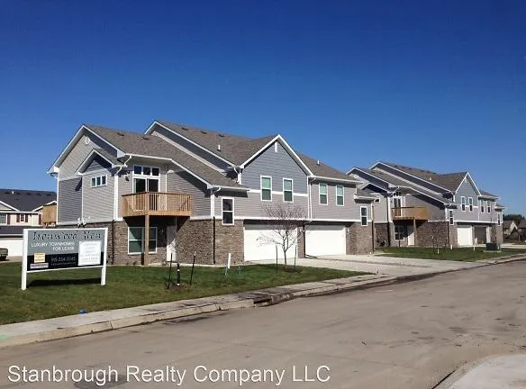 2271 3rd Ave SW - Altoona, IA 50009 - Home For Rent