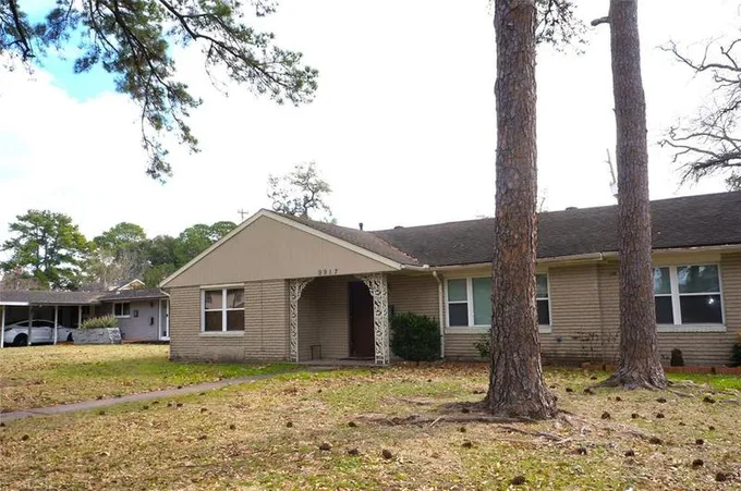 9917 Westview Dr, Houston, TX 77055 for Rent