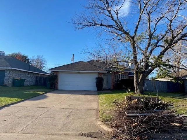 700 Honeysuckle Ln, Cedar Hill, TX 75104 for Sale