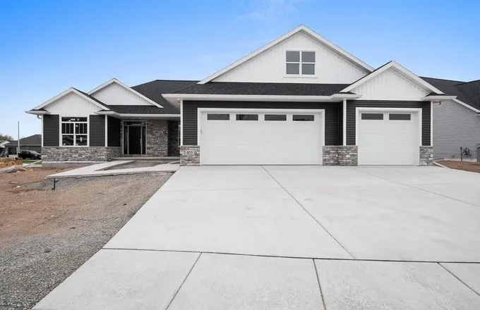 455 Rivers Edge Dr, Kimberly, WI 54136 - MLS 50274905 for Sale