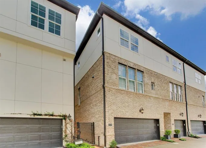 6082 Kansas St, Houston, TX 77007 for Sale
