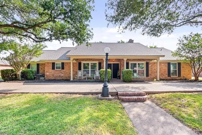 9404 Mesa Verde Circle, Waco, TX 76712 for Sale