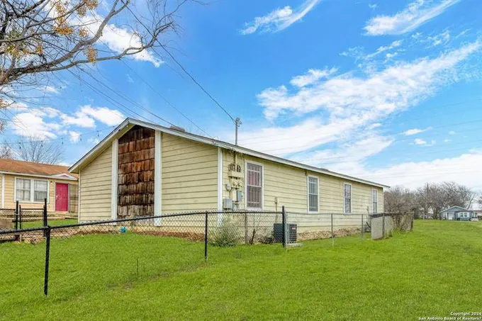 643 J ST, San Antonio, TX 78220-4158 for Sale