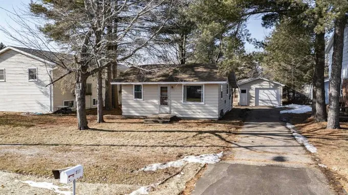 2800 FRONTENAC AVE, STEVENS POINT, WI 54481 Single Family Residence For Sale  MLS# 50286794