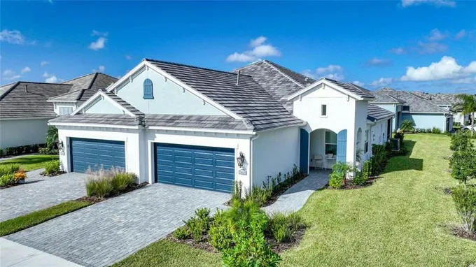21601 LAKE PLACID WAY, VENICE, FL 34293 Single Family Residence For Sale  MLS# N6128882