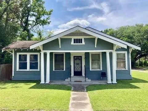 905 6th St, Orange, TX 77630 for Sale