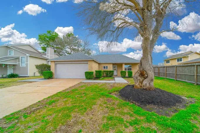2823 Whispering Court, Sugar Land, TX 77498 for Sale