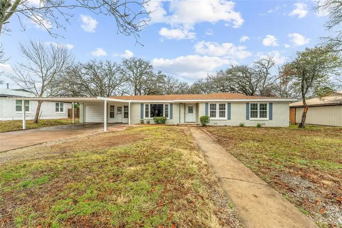 889 N Lydia St, Stephenville, TX 76401 for Sale