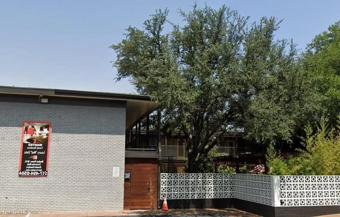 Flat 2 Bed 1 Bath  3900 W 7th St for Sale