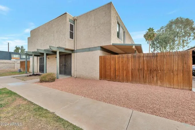 5948 W TOWNLEY AVE, Glendale, AZ 85302 Townhouse For Sale  MLS# 6652810 for Rent