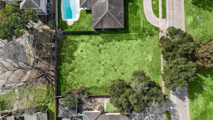 5531 S Braeswood Blvd, Houston, TX 77096 for Sale