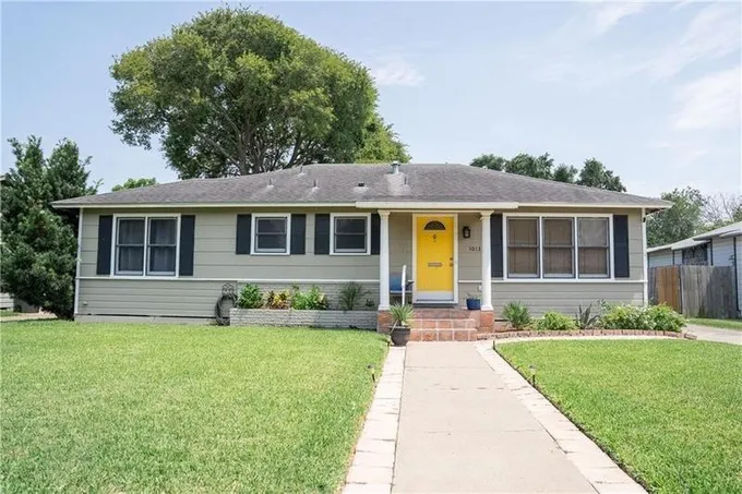 1013 Barracuda Pl, Corpus Christi, TX 78411 for Rent