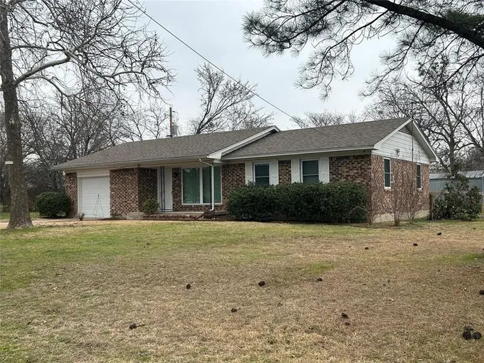 1001 S Jefferson St, Pilot Point, TX 76258 for Sale
