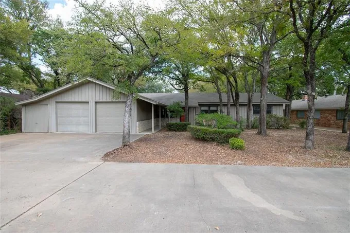 4110 Fairway Drive, Granbury, TX 76049 for Sale