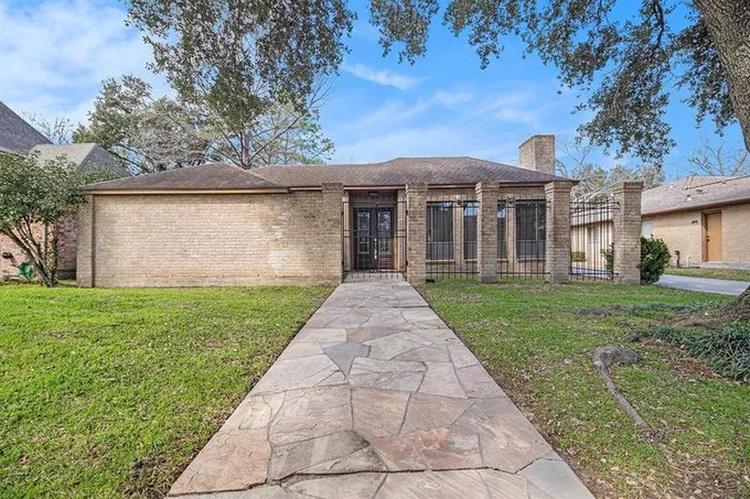 2342 Binley Dr, Houston, TX 77077 for Sale