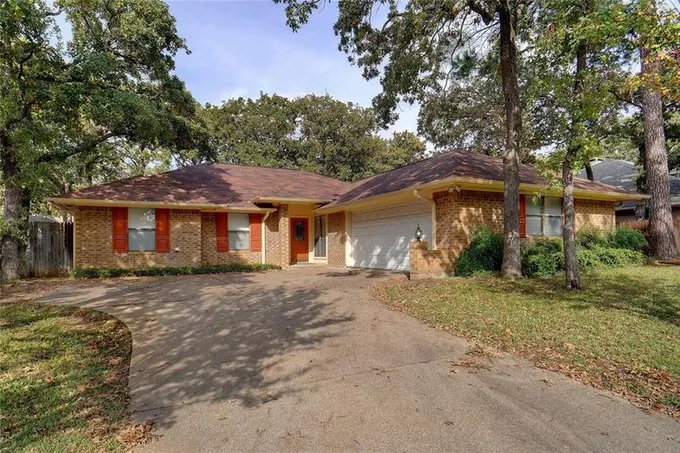 2813 Woodpath Ln, Bedford, TX 76021 for Sale
