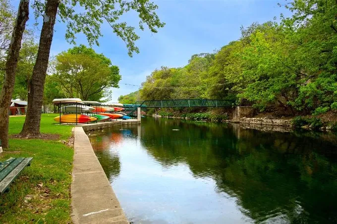 417 Lakeview Blvd, New Braunfels, TX 78130 for Sale