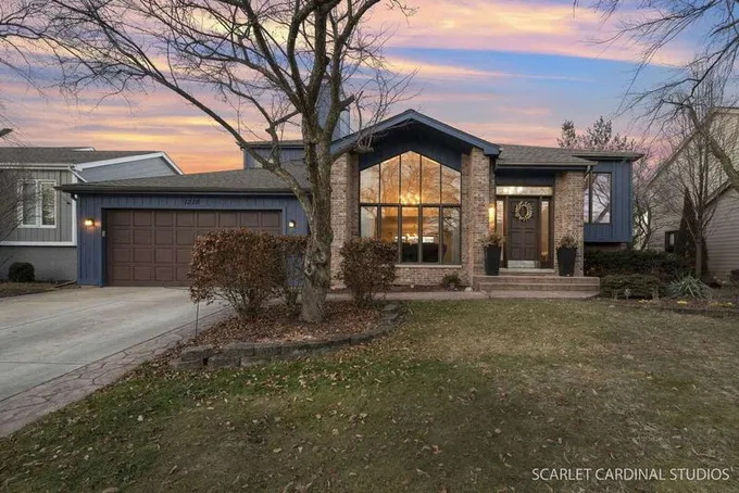 1218 Golf View Drive, Woodridge, IL 60517  623904813 for Sale