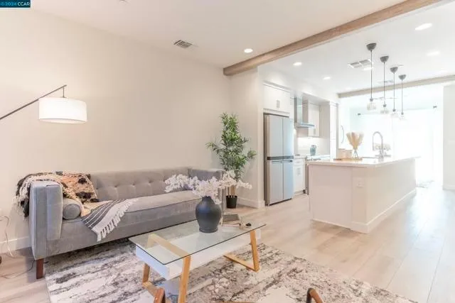 940 Edy Ln, Oakland CA 94607 for Sale