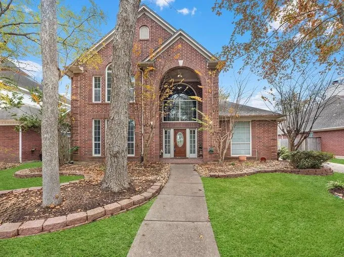 1107 Glendale Dr, Sugar Land, TX 77479 - MLS 13948942 for Sale