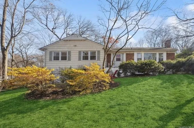 62 Mohegan Rd, Larchmont, NY 10538 - MLS H6279517 for Sale