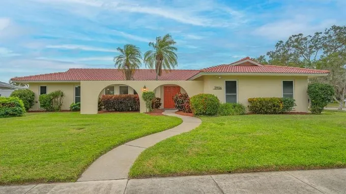 2906 Tuckerstown Drive, Sarasota, FL 34231 for Sale