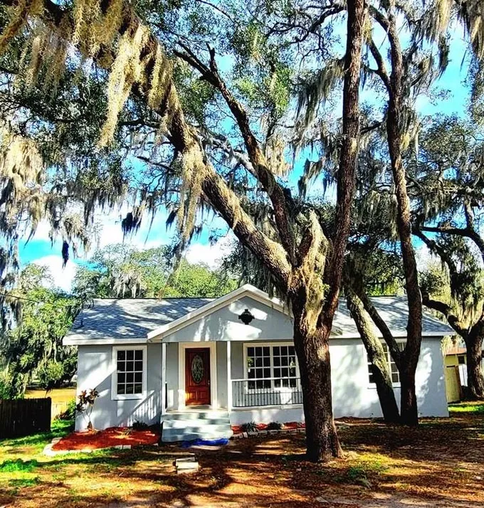 302 Larson Ave, Brandon, FL 33510 - MLS T3501912 for Sale