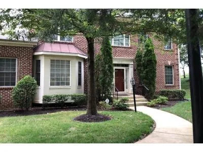 Gladys Retreat Cir for Sale