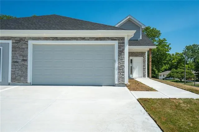 708 Ridge Drive, Smithville, MO 64089 for Sale