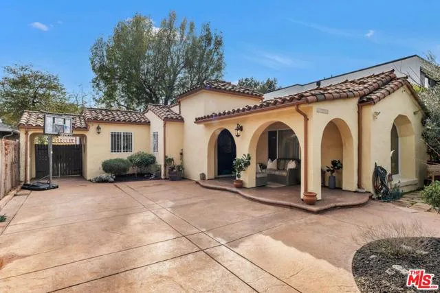 11242 Kling, Toluca Lake CA 91602 for Sale