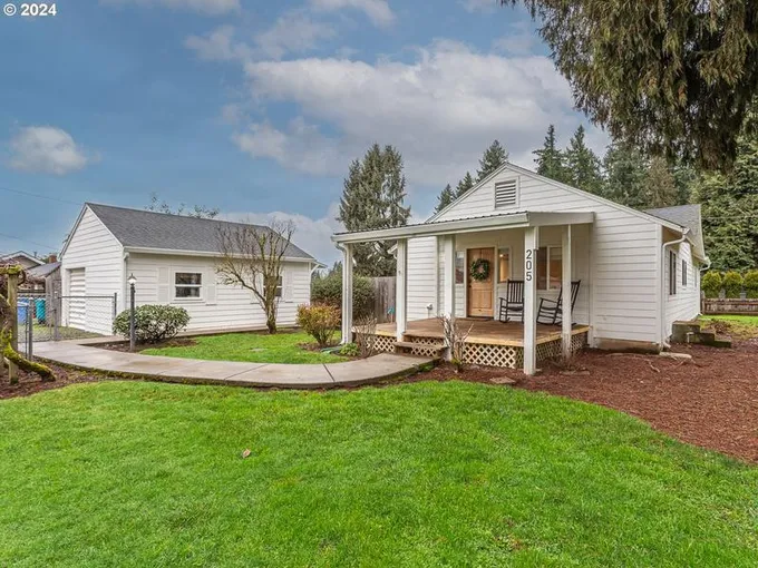 205 N 9TH AVE, Ridgefield WA 98642 for Sale