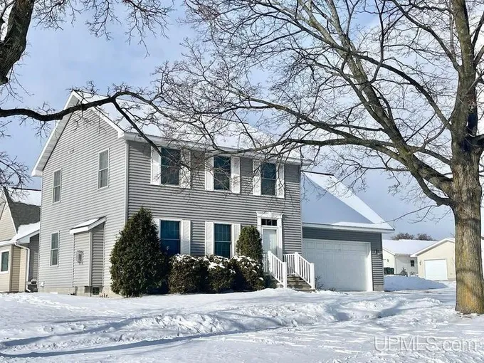 910 S 11th St, Escanaba, MI 49829  MLS# 50131825 for Sale