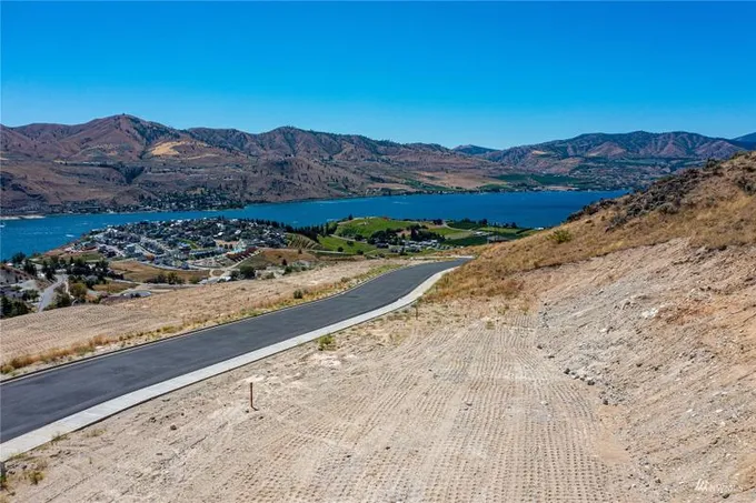926 Long Drive, Chelan, WA 98816 for Sale