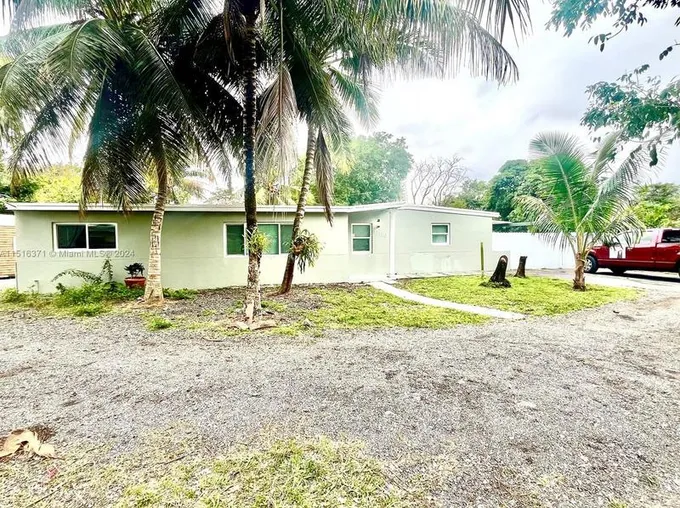 12710 Tee Cir #. Miami, FL 33167 - MLS A11516371 for Rent