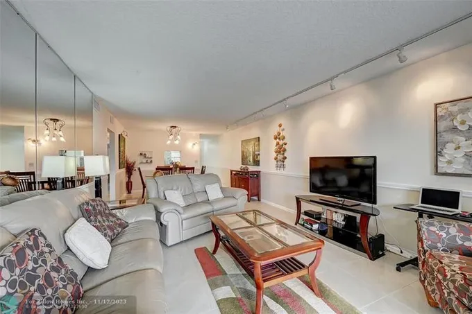 4701 Martinique Dr #L4, Pompano Beach, FL 33066  MLS# F10409109 for Sale