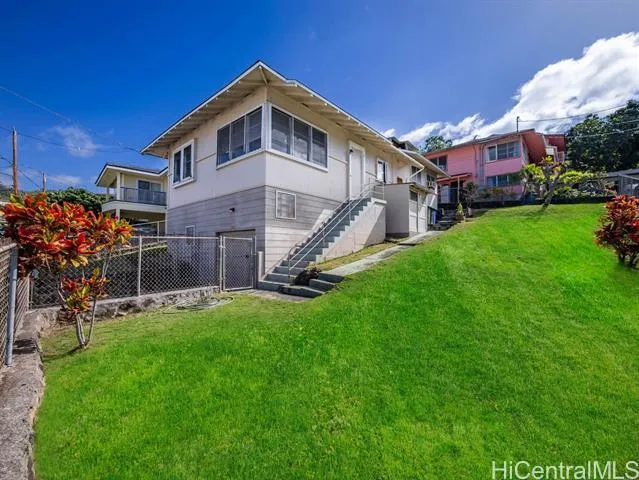 1817 Aupuni Street, Honolulu HI 96817 for Sale