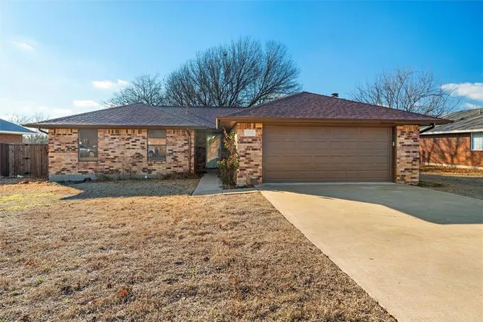 504 Bluebird Ln, Red Oak, TX 75154 for Sale