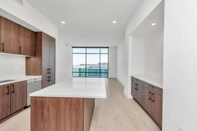 808 Crawford St #2807, Houston, TX 77010 - MLS 87390183 for Rent