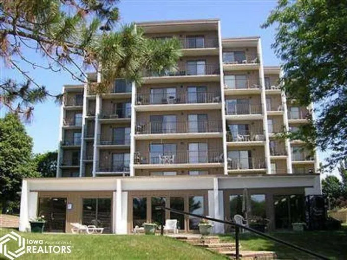 2700 N Shore Drive, Clear Lake, IA 50428  624093458 for Sale