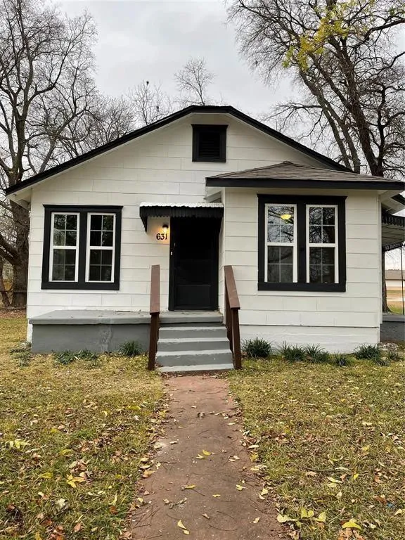631 E Murray St, Denison, TX 75021 for Rent