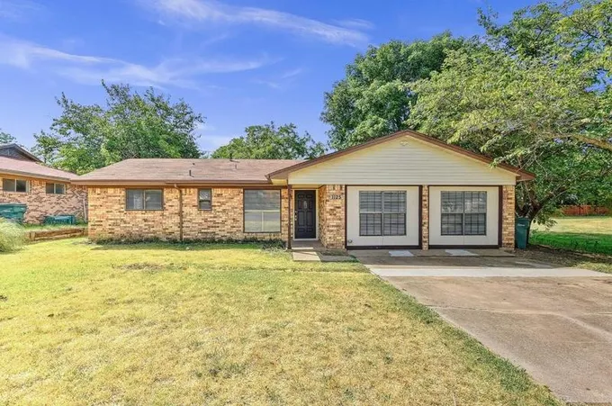1125 Patricia Dr, Sherman, TX 75090 - MLS 20523438 for Sale