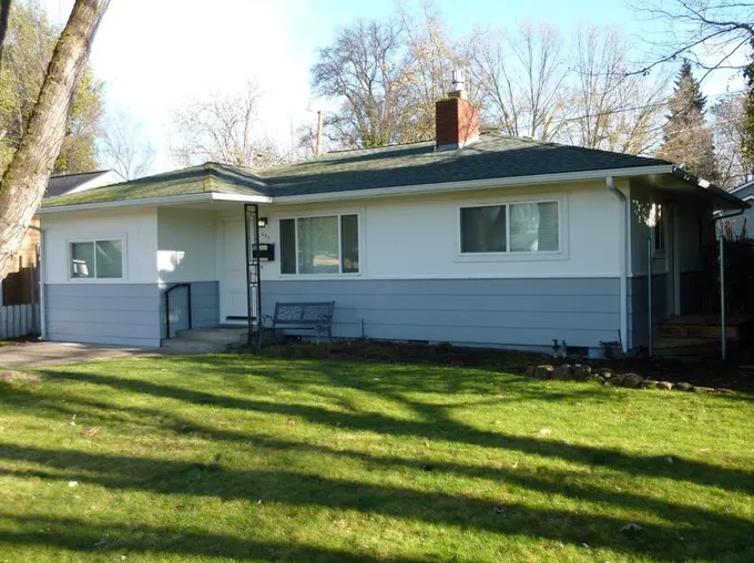 607 S Ivy St, Medford, OR 97501 - MLS 220176383 for Sale