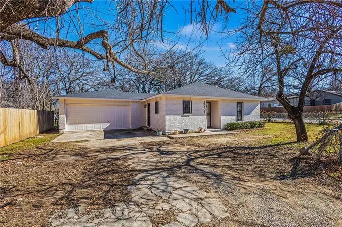 5237 Flamingo Rd, Fort Worth, TX 76119 for Sale